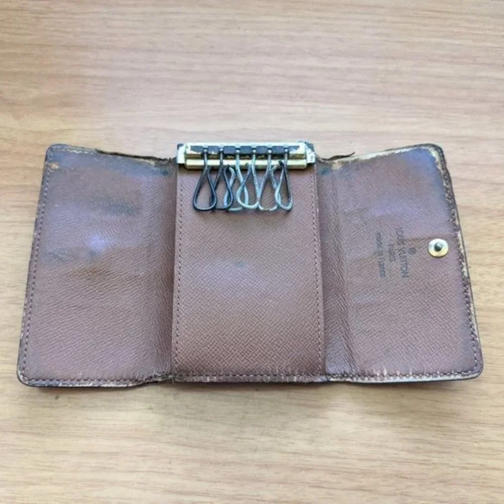 Louis Vuitton Monogram Key Holder/Wallet #918💥PRICE DROP💥